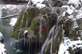 Când o prestigioasă instituţie mondială a clasificat cascada bigăr drept cea mai frumoasă cădere de apă din. Cascadele Bigar Si Carsa IngheÈ›ate Si Frumoase Video Infocs