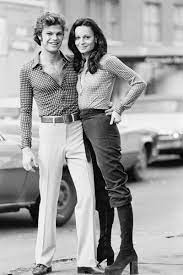 Da un po' di tempo, l'abbigliamento vintage è tornato di moda: The 1970s Fashion Moments We Still Want To Channel Today Stile Di Moda Moda Degli Anni 70 Style Vintage