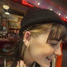 Cara Kinsey's Instagram, Twitter & Facebook