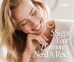 Hormones affect everything, sleep, energy, weight, mood, even your skin!  Here are 5 signs your hormones need a reset: 1. Persistent fatigue😴 2.  Mood swings or irritability😅 3. Weight changes that don't