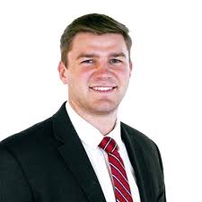 I am excited to share that I have taken my talents to South Beach with  JLL's Corporate Capital Markets & Net Lease Team.