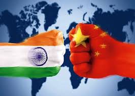 Im zentrum befindet sich ein marineblaues chakra (चक्र, dt.: Fourth Round Of India China Talks Conclude Rajya Sabha Tv