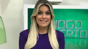 04:15 renata fan e denílson apresentaram para o público o novo cenário do jogo aberto, que foi transformado após sete anos; Renata Fan Faz Anuncio Bombastico Sobre Jogo Aberto Da Band