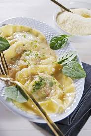 Lobster Ravioli With Beurre Blanc The Charming Detroiter Recipe Lobster Ravioli Recipes Food