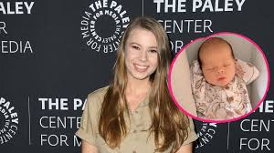 I don't say anything bad about bindi or her daughter, but if you don't like the fact that she's got down syndrome while i'm sorry for you. Wunderschones Madchen Bindi Irwin Teilt Neues Babyfoto Promiflash De