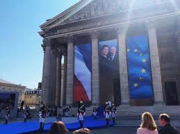 Simone veil is a french and global figure in women's rights, europe and the fight against antisemitism, the junior interior minister marlène schiappa wrote on twitter. Discours D Emmanuel Macron Lors Du Transfert Des Corps De Simone Et Antoine Veil Au Pantheon Par Emmanuel Macron