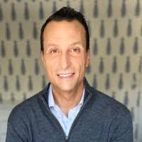 Lesa Minton's Instagram, Twitter & Facebook