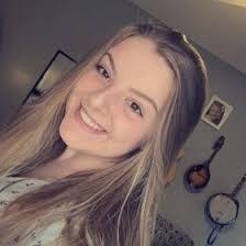 Allie Roper's Instagram, Twitter & Facebook