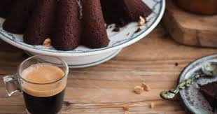 Allez Vous Prendrez Bien Une Part De Gateau Au Chocolat En Ce Debut De Semaine Une Tasse De Cafe Un Beau Morceau De Gateau Gateau Chocolat Chocolat Dessert