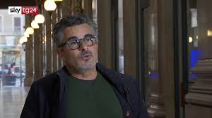 Paolo genovese ha fatto centro un'altra volta e io lo ringrazio per aver scritto questo libro. Supereroi Paolo Genovese Presenta Il Suo Nuovo Libro Video Sky