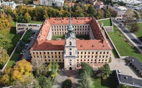 Zamek zbudowany został z końcem xvi lub na początku xvii wieku przez rodzinę ligęzów z boboli. Zamki Na Podkarpaciu Szlakiem 10 Najciekawszych Rezydencji Krolewskich I Magnackich Wojewodztwa Podkarpackiego Rudeiczarne