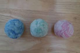 Knete Selber Machen Rezept Mit Naturlichen Zutaten Knete Selber Machen Selber Machen Beauty Knete Selber Machen Rezept