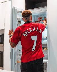 Günstige fußballtrikots niederlande em 2020 memphis depay 7 auswärtstrikot. Sportbible Memphis Depay Loves A Retro Beckham Shirt Facebook