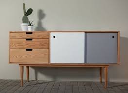 Un buffet aux lignes anciennes joliment mouluré a été peint de. Transformer Un Buffet Chene Massif En Meuble Moderne