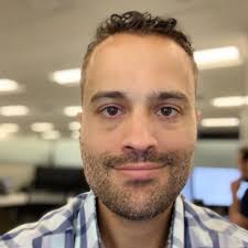 What businesses customize and install blinds for non-standard window shapes  and sizes in Lee's Summit?