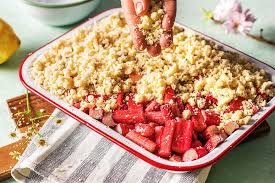 Passend Zur Saison Darum Ist Rhabarber Gesund Rezept Rhabarber Gesund Rhabarber Rhabarbercrumble