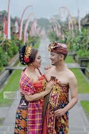 Prewedding jawa hijab prewedding adat jawa hijab foto prewedding jawa kuno prewedding jawa tengah konsep prewedding klasik prewedding prewedding jawa traditional ngawi youtube 22 01 2019 gelar foto prewedding di tengah sawah vicky shu terlihat cantik pakai busana adat. 83 Ide Majapahit Di 2021 Budaya Seni Tradisional Pengantin