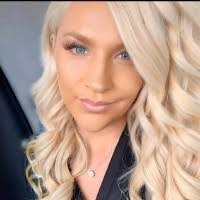 Lisa Hoffmaster's Instagram, Twitter & Facebook