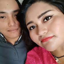 Caminando... a paso firme, a veces rápido, otras veces lento, pero siempre  hacia adelante. Y si hay que voltear atrás, que sea para apreciar el camino  recorrido, las caídas que nos hicieron