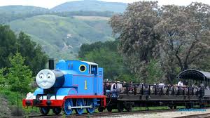 Gambar tersebut menampilkan gambar kereta arus menuju perjalanan panjang. Thomas The Train Wallpapers Wallpaper Cave