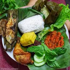 Makanan khas nusantara ini kebanyakan ditemukan di jawa barat dan terdiri dari irisan ekor sapi yang digoreng atau dibakar dalam kuah yang jernih. 18 Makanan Khas Bandung Dan Lokasi Untuk Mencobanya