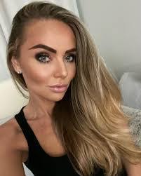 Holly Mcnutt's Instagram, Twitter & Facebook