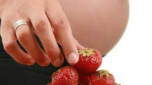 Durante il periodo gestazionale le fragole, quindi, non solo si possono mangiare ma sono addirittura da consigliare. Come Mangiare Le Fragole In Gravidanza Passione Mamma