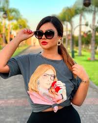 دينا أقصبي Dina Akesbi On Instagram صح و لا لا لا تخلط بين شخصيتي و اسلوبي فشخصيتي هي انا و اسلوبي يعتمد عليك Fashion Women Sunglasses Women