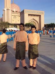 Maulidur rasul, also colloquially know as mawlid or the birthday of the prophet, is a holiday that observes and celebrates the birthday of the islamic it is believed that he was born in 570, however, the exact day and date is unclear. Idfr National Level 1433h Maulidur Rasul Celebration