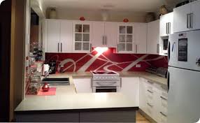Splashbacks.co.uk provide a professional service from the moment you place your order online, through to cutting in our own factory and delivering to your door. Custom Designed Digital Printed Glass Splashbacks Decoglaze