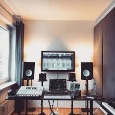Music Studio Maschine Studio Yamaha Hs8 Softube Console 1 Home Studio Home Studio Setup Music Studio Room Home Studio Desk