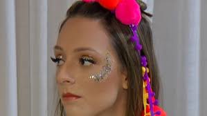 Aprenda a fazer uma maquiagem e penteado para curtir o carnaval