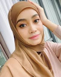Izreen azminda is an actress, known for juvana (2011), pecah (2013) and kak marr (2016). Lagi Helokkkk Bekas Isteri Ude Wahid Intan Liana Sudah Temui Pengganti