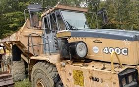 John Deere 400C Off-Highway Truck