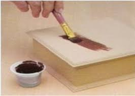 Boyanan Yuzeye Siyah Boya Suruyoruz Siyah Boya Iyice Kurumadan Bir Bez Veya Sunger Yardimi Ile Silme Islemini Eskitme Ahsap Ahsap Torna Mobilya Boyama