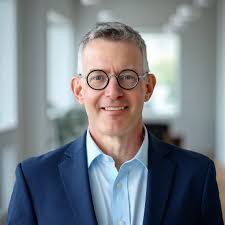 Are there any comment shows