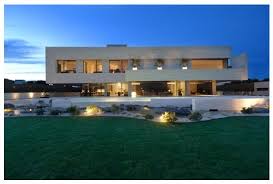 Cristiano Ronaldo Verkauft Seine Villa In Madrid Fur 5 4 Millionen Euro Luxuryestate Com Blog Minimalistisches Hausdesign Haus Architektur Design Fur Zuhause