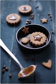 Biscuits Fourres Au Caramel De Cafe Chefnini Recette Recette Biscuit Recette Biscuit De Noel Biscuit De Noel