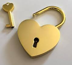 Pin Von Yungh Auf Bae In 2020 Geschenke Fur Paare Liebesschloss Valentinstag Geschenk Fur Ihn
