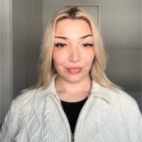 Ronda Knowles's Instagram, Twitter & Facebook