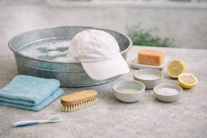 Nettoyer sa casquette blanche sans l'abîmer