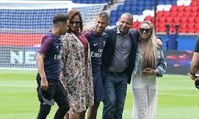 Neymar Arrived At Psg With His Entourage Who Are They Who Is Neymar S Dad Was Neymar Sr Also A Pr Neymar Neymar Da Silva Santos Junior Neymar Da Silva Santos