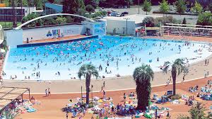 販售豐富多元的游泳池 / 桑拿烤箱等夏日戲水泳具及設備，推薦炎熱天氣輕鬆在家享受戲水樂趣的intex 6呎簡易型充氣游泳池 / 戲水池，收納方便室內室外皆可使用，另外可當作球池、魚池之用途、防銹金屬支架加上水池側壁為三層強力夾網pvc材料，在家庭院約30分鐘即可架設完成並蓄水的bestway / intex 金屬支架遊泳池，日常家用使用與維護簡便，輕鬆不受時間及人數限制，也. æ¸¸æ³³æ±  æ°´ä¸Šæ»'æ¢¯ Waiæ°´ä¸Šæ¸¸ä¹å›­ ä¸œäº¬è¯»å–ä¹å›­