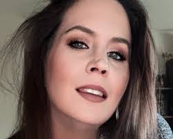 Vicki Humphrey's Instagram, Twitter & Facebook