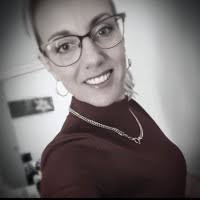 8400+ perfiles de «Holly