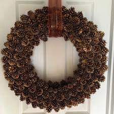 21 Napadov Na Nadherne Vianocne Vence Vyrobene Zo Sisiek Tannenzapfen Kranz Mit Tannenzapfen Basteln Tannenzapfen