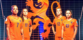 Nike heeft vandaag het tenue onthuld dat de oranjeleeuwinnen gaan dragen op het wk 2019 in frankrijk. Oranje Shirt Koningsdag 2021 Kopen Dames En Heren Shirts