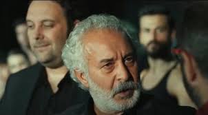 Babası anadolu'da birçok şehirde görev yapmış bir postacıydı. Ali Surmeli Kimdir Ali Surmeli Kac Yasinda Ve Nereli