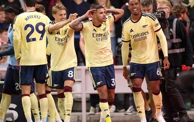 Bruno Guimar&atilde;es faz gola&ccedil;o, e l&iacute;der Arsenal segue 100% no Ingl&ecirc;s