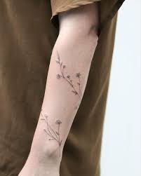 Vines wrap around rainforest trees because there is very little light below the top of the rainforest. Minnie Auf Instagram Wildblumenrebe Fur Emily Einwickeln Wrap Around Wrist Tattoos Wrap Around Tattoo Around Arm Tattoo